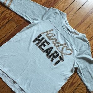 Girls sparkle ‘KIND HEART’ top. Sleeves 3/4 L.